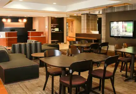 Courtyard Chesapeake Greenbrier - 21