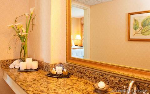 The Churchill near Embassy Row - 8
