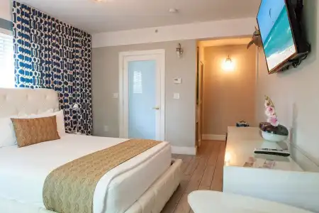 Waterside and Suites - 5