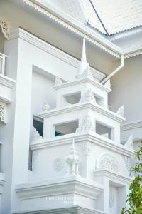 White Boutique and Spa - 20