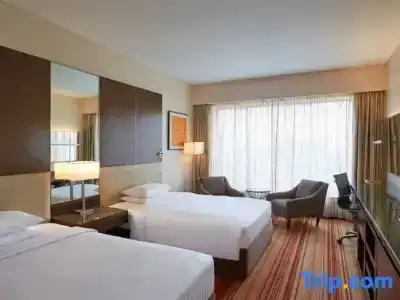 Courtyard by Marriott Mumbai International Airport - 40