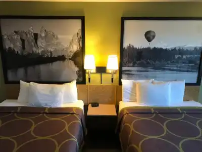 Super 8 Redmond - 26