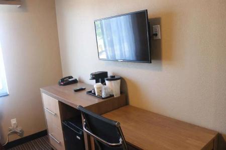 Days Inn by Wyndham Brooklyn Borough Park - 2