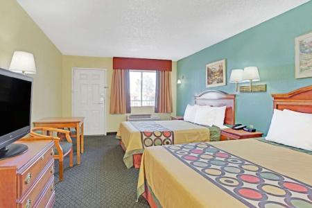 Super 8 by Wyndham Tucson Downtown Convention Center - 26