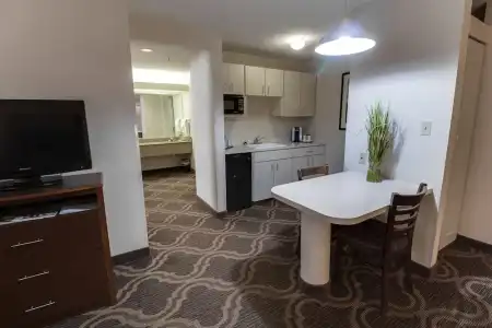 Ashmore Inn and Suites - 32