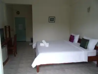 Albatross Guesthouse Thungwualaen Beach - 2