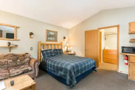4 Seasons Inn on Fall River - 114