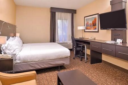 Holiday Inn Express & Suites Topeka West I-70 Wanamaker by IHG - 58