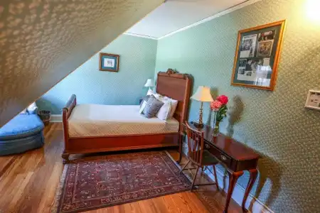 Wilburton Inn - 107