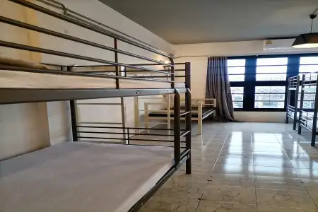 8 Sleepers Street Hostel - 17