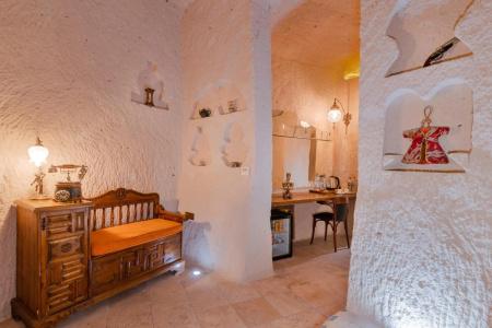 Hu of Cappadocia - 25