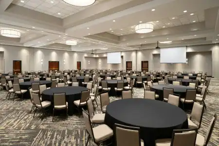 Embassy Suites Lincoln - 45