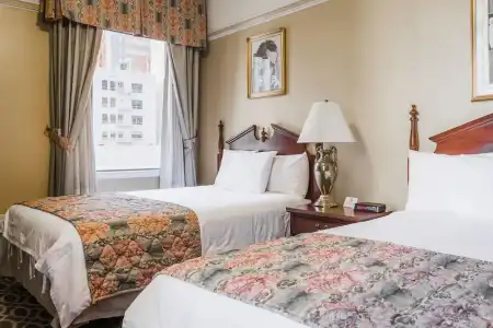 Funky Pool Side Cabana in Dtphx - 26