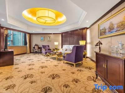 Kunming Green Land - 99