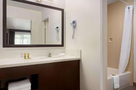 Days Inn & Suites by Wyndham Anaheim at Disneyland Park - 8