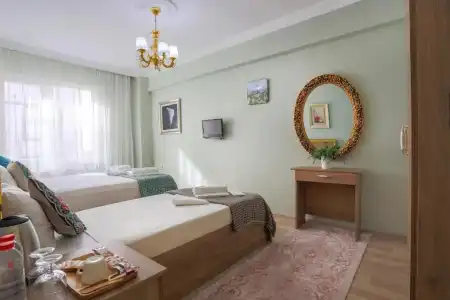 Sofia Corner - 52