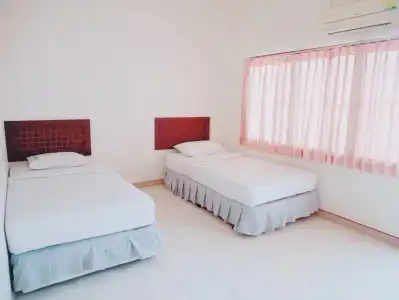 Pakchong Phubade - 1