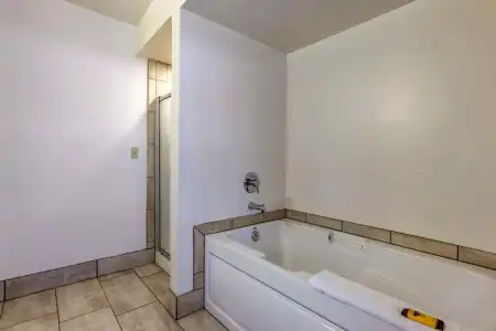 Best Western Plus Scottsdale Thunderbird Suites - 6