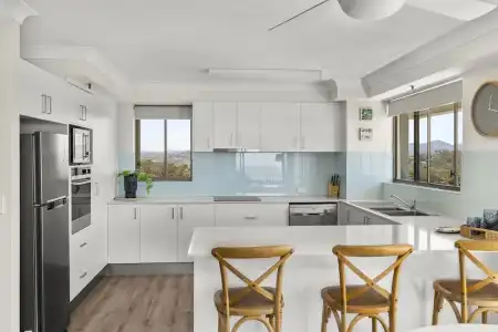 Gemini Court Holiday Apartments - 204