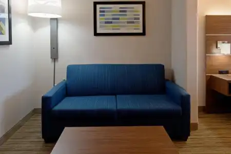 Holiday Inn Express & Suites Fresno South by IHG - 35