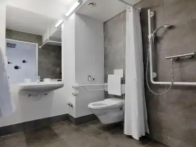 Hwest Hall - 18