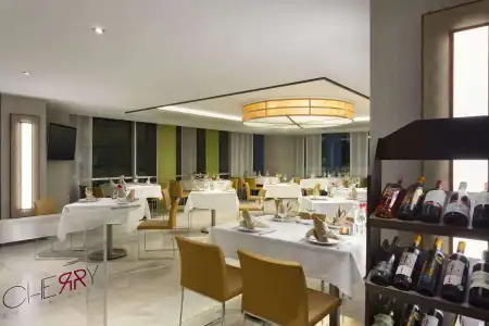 Ramada & Suites by Wyndham Izmir Kemalpasa - 2