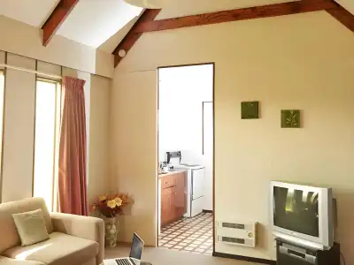 Bavarian Motel - 2