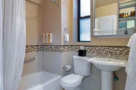 Best Western Plus Hospitality House - 7