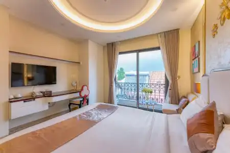Golden Tree & Apartment - 30