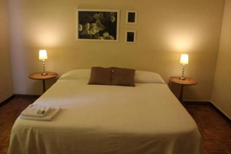 Ally's Guest House Barcelona B&B - 17