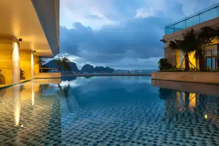 Wyndham Legend Halong - 16