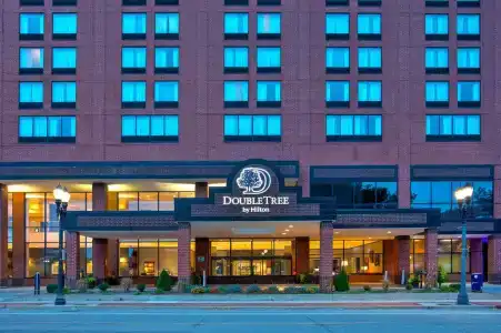 DoubleTree by Hilton - 48