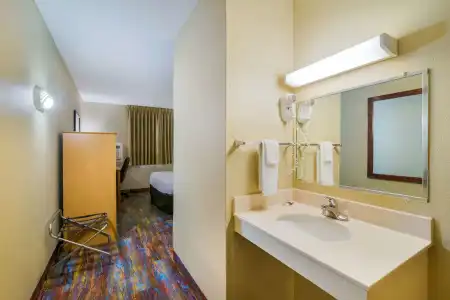 Americas Best Value Inn Fargo - 7