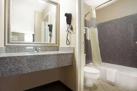 Quality Inn & Suites University Area - 9