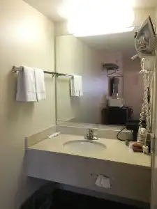Van Ness Inn - 9