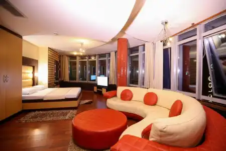 Vlora International - 68