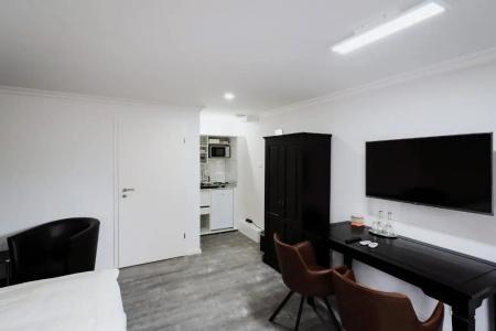 Robrooks Garni - 22