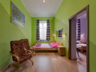 Hostel 70S - 1