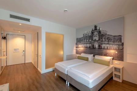 Super 8 by Wyndham Dresden - 4