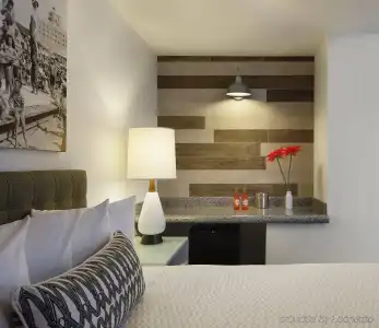 The Inn at Venice Beach - 11