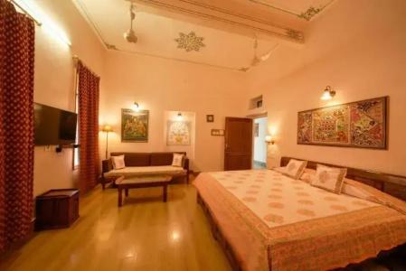 Arya Niwas - 124
