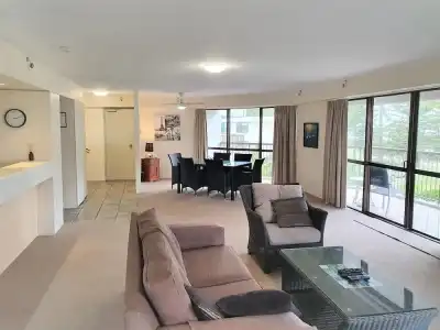Burleigh Esplanade Beachfront Apartments - 4
