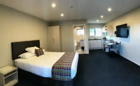 Ellerslie Palms Motel - 82