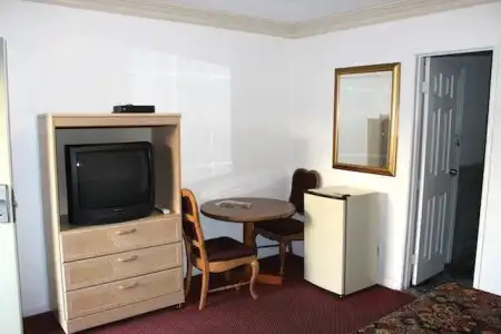 Beacon Motel - 2