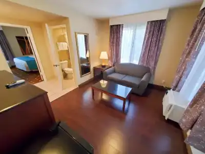 Howard Johnson by Wyndham Pasadena - 26