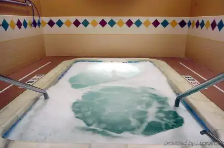 Holiday Inn Express & Suites Fort Wayne by IHG - 14