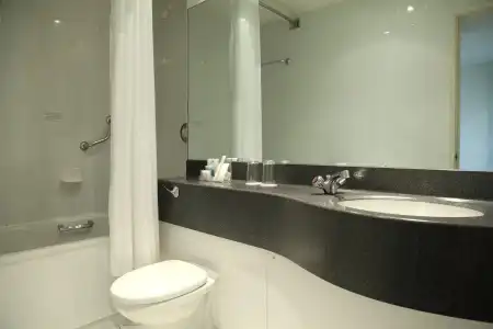 Holiday Inn Cardiff City Centre by IHG - 15
