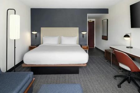 Courtyard Chesapeake Greenbrier - 43