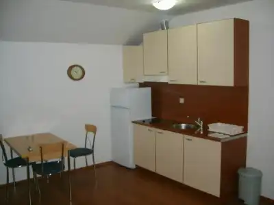 Lyon Apartments - 41