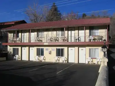 Spanish Trails Inn and Suites - 0